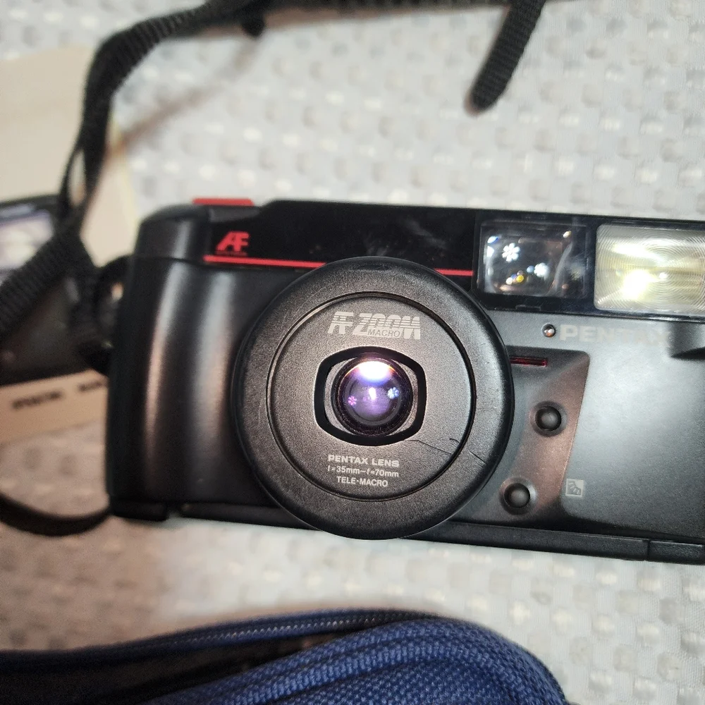 PENTAX VINTAGE EUC IQZOOM70 35MM 1988 POINT AND SHOOT CAMERA AND BAG